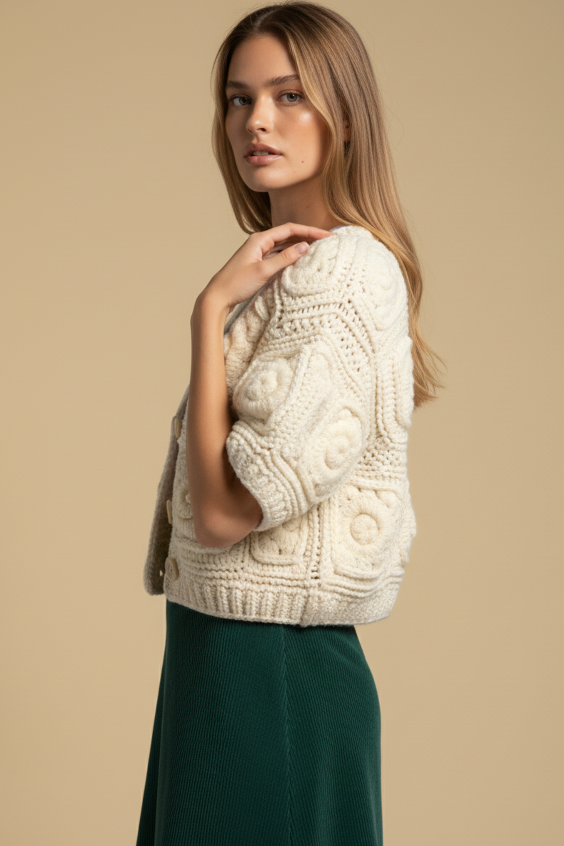 Rose Square - Handgemachte Cropped Kurzarm Jacke mit floraler Oberflächenstruktur