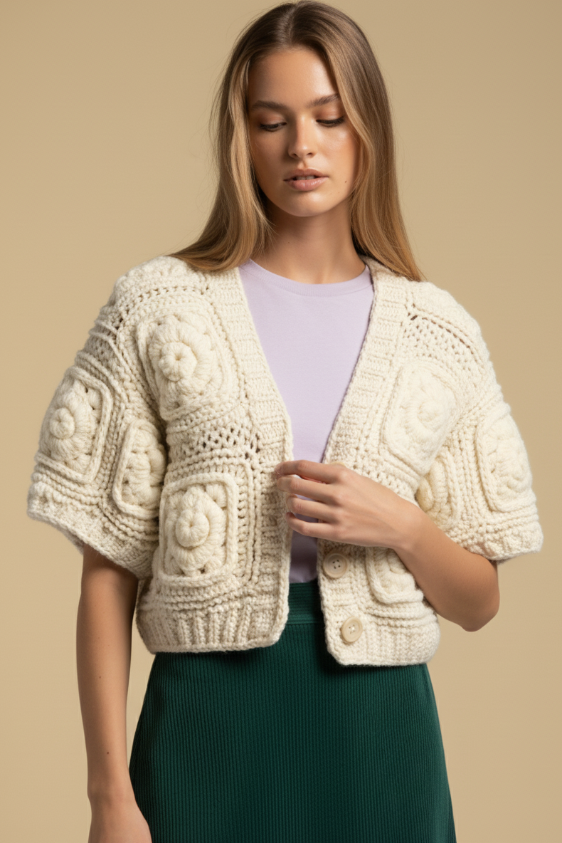 Rose Square - Handgemachte Cropped Kurzarm Jacke mit floraler Oberflächenstruktur